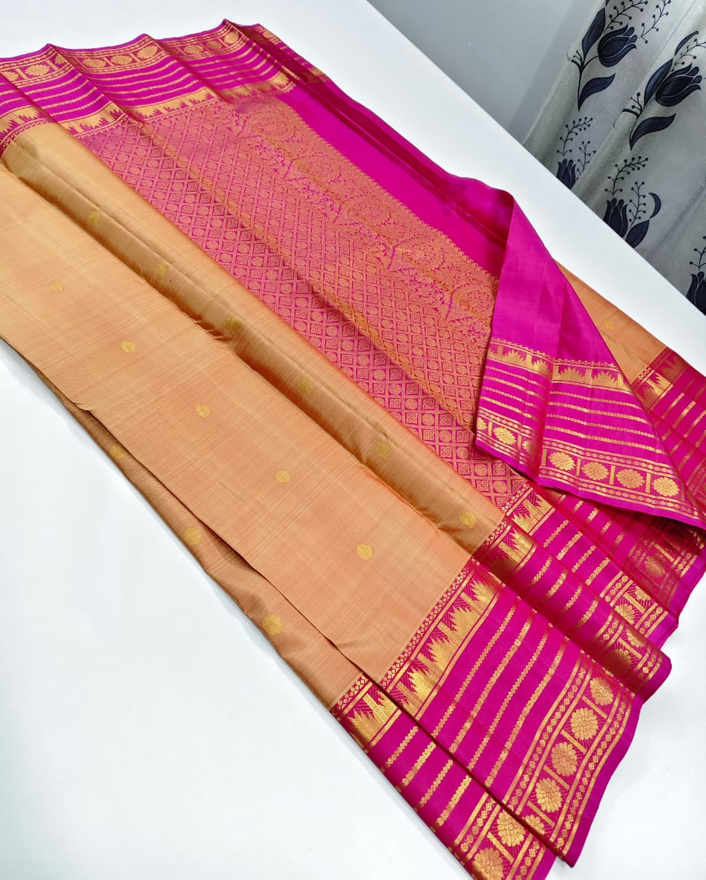 Exclusive Kanchipuram Pure Silk Double Border Butta Handloom Saree